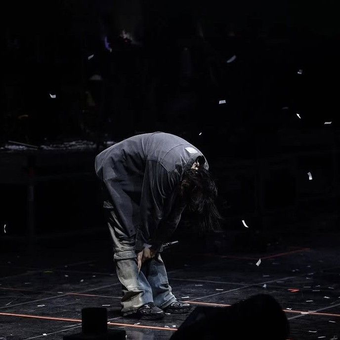 Foto aktivitas terbaru SUGA (BTS)
