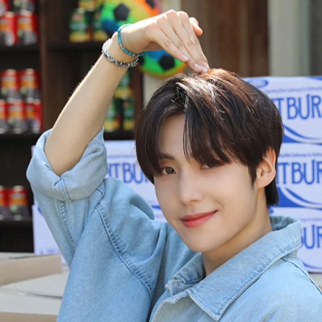 Latest photo of Lee Eunsang (YOUNITE)