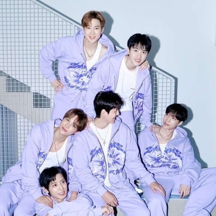 Foto aktivitas terbaru EXO