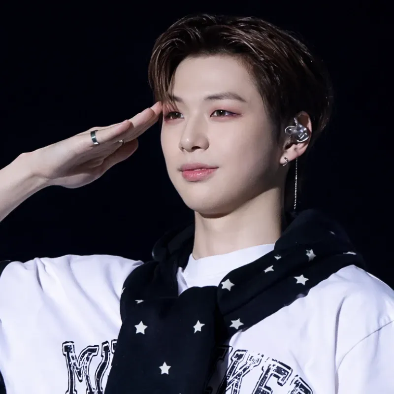 강다니엘의 비하인드 컷