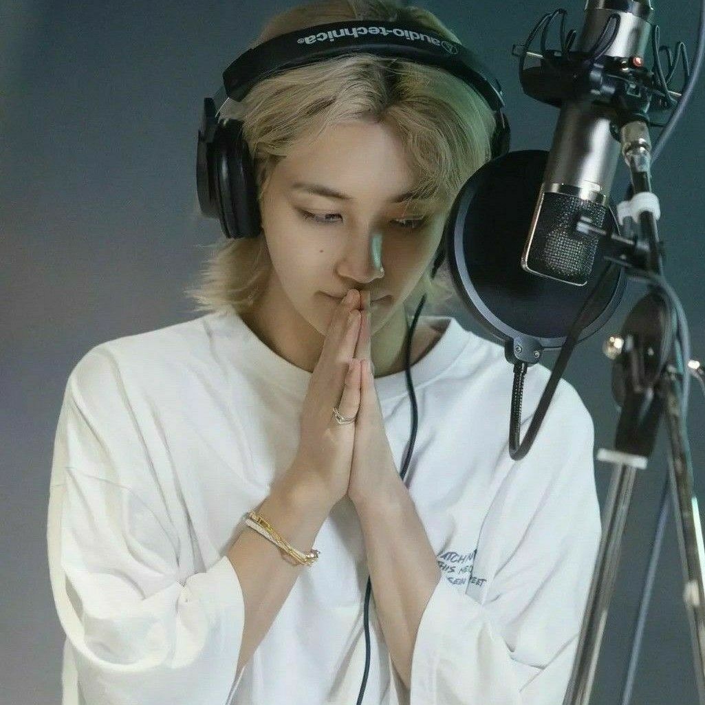 A moment captured by Jeonghan (SEVENTEEN)'s fan