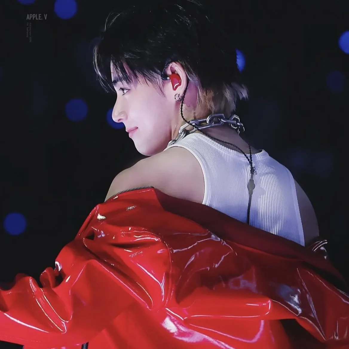 뷔 (방탄소년단)의 최신 사진