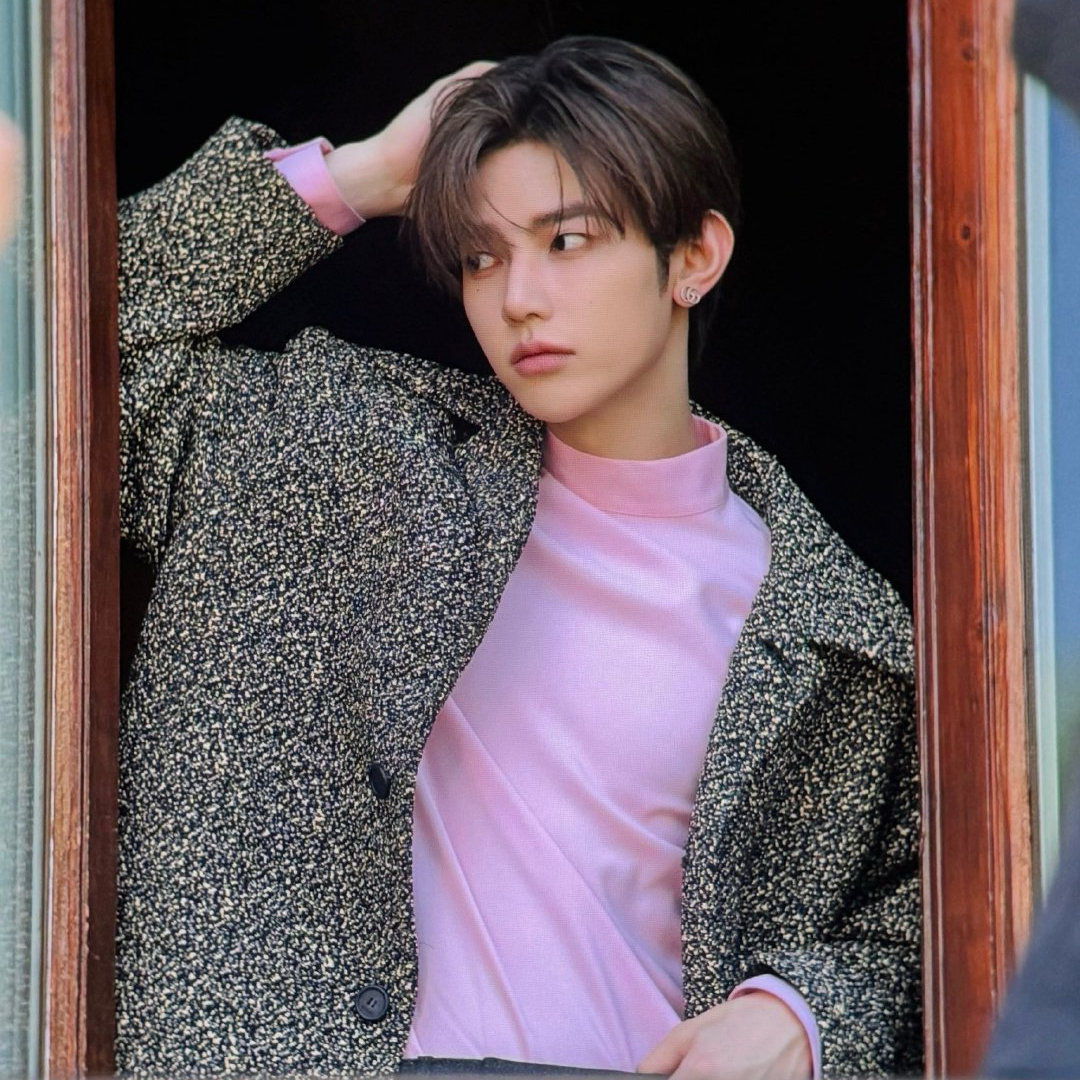 A moment captured by Zhang Hao (ZEROBASEONE)'s fan