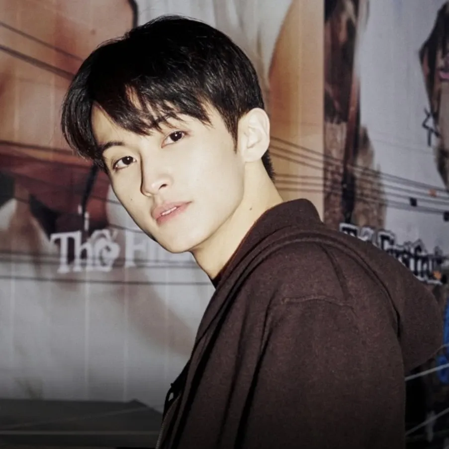 A moment captured by Mark (NCT 127, NCT DREAM)'s fan