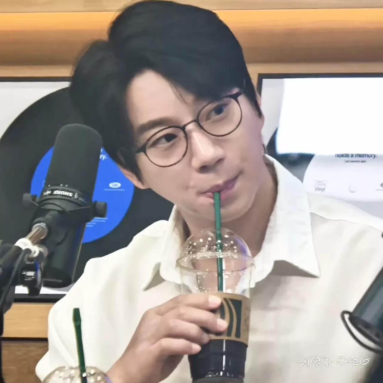 Behind-the-scenes cut of Hwang Chiyeol