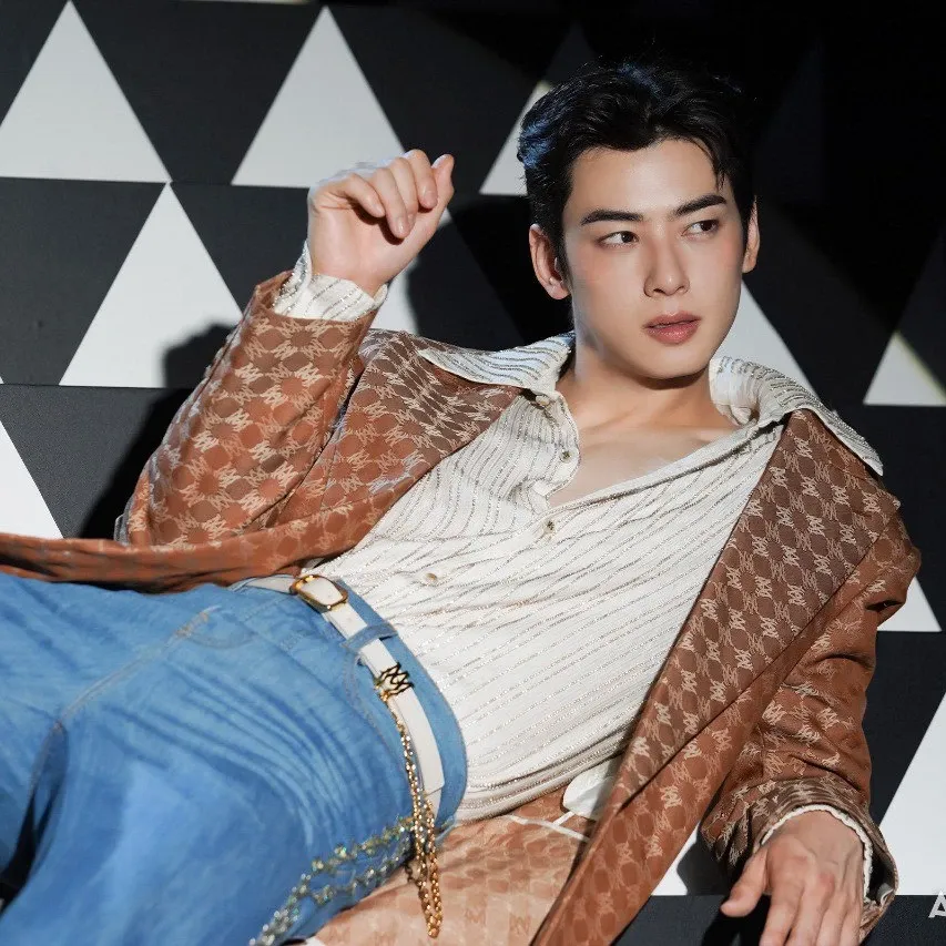 Recent activity shot of Eunwoo (ASTRO)