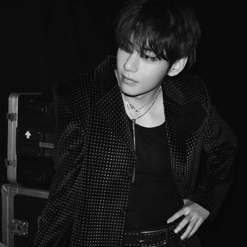 Behind-the-scenes cut of V (BTS)