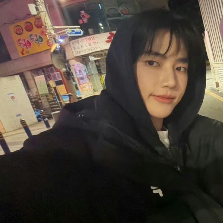 A moment captured by Zhang Hao (ZEROBASEONE)'s fan