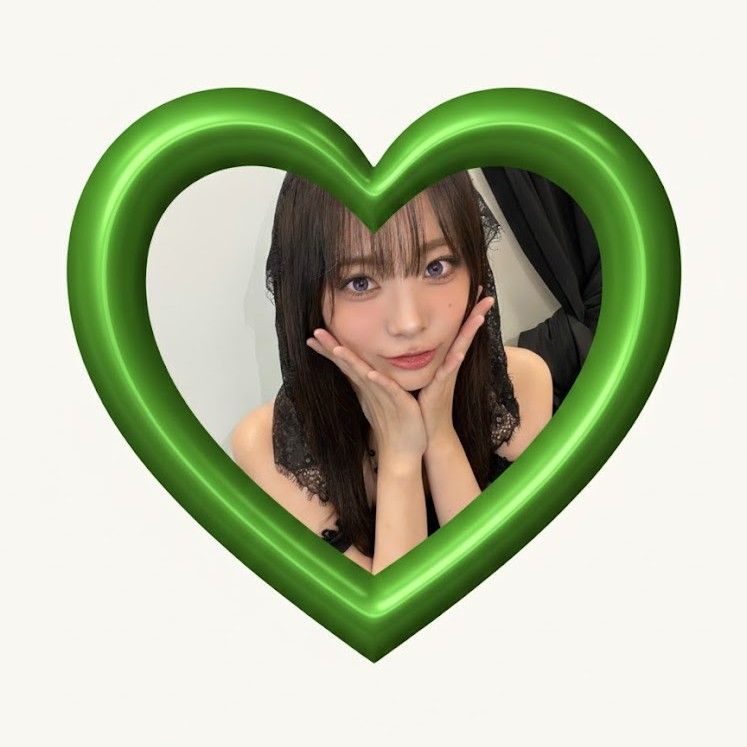 Latest photo of Siyeon (QWER)