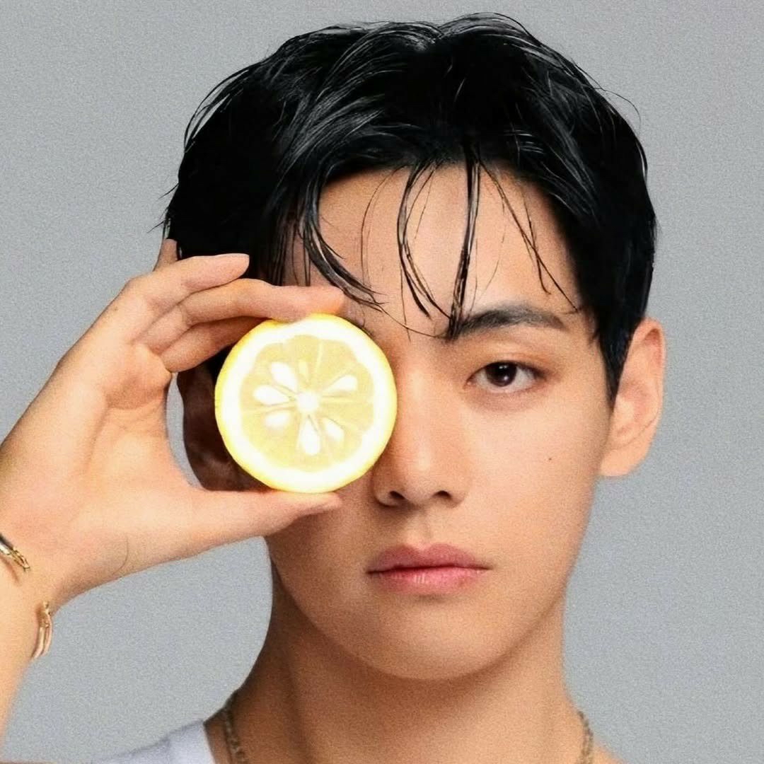 뷔 (방탄소년단) 최근 활동샷