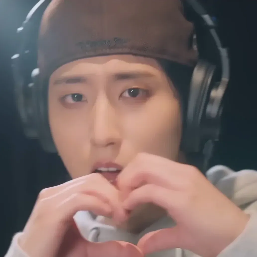 Behind-the-scenes cut of HAN (Stray Kids)