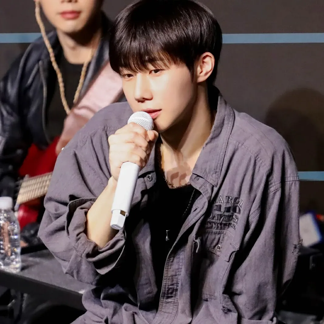 Latest photo of Sungkyu (INFINITE)