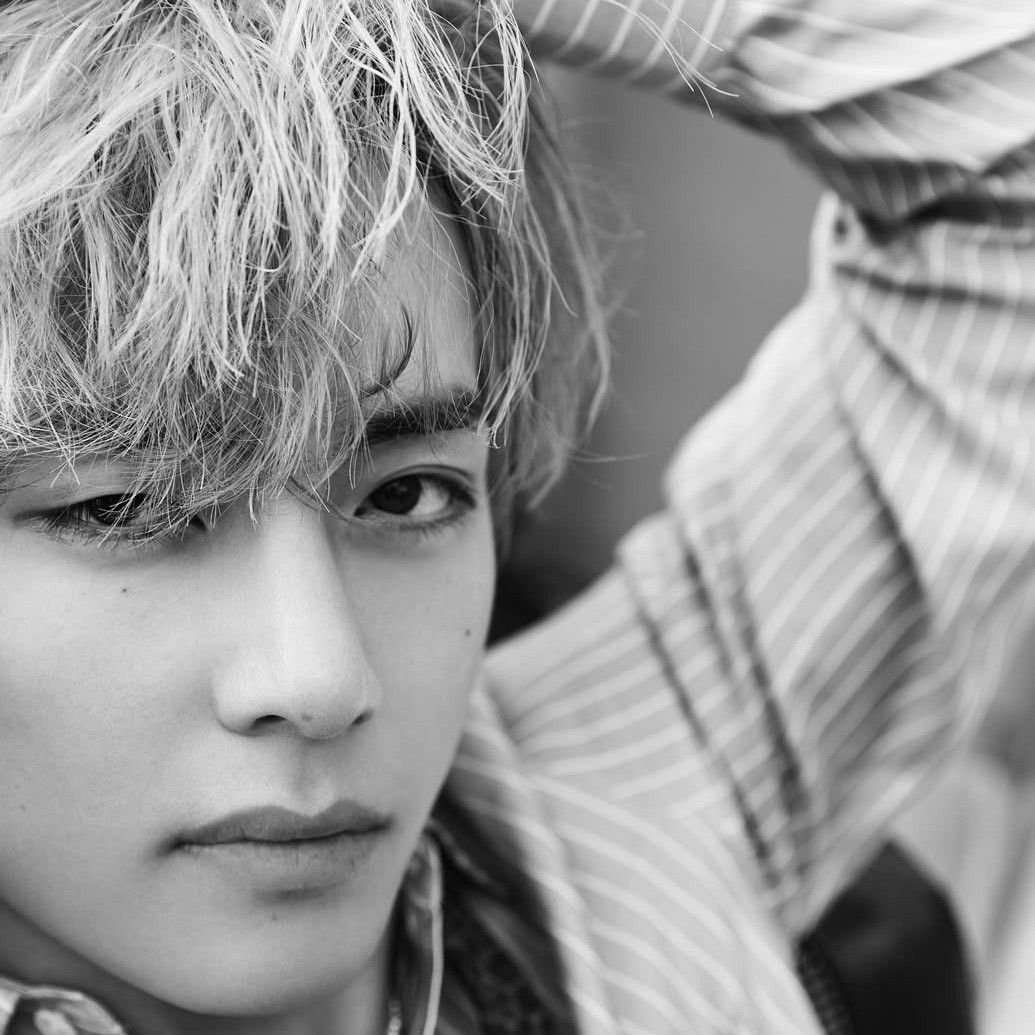 Behind-the-scenes cut of V (BTS)