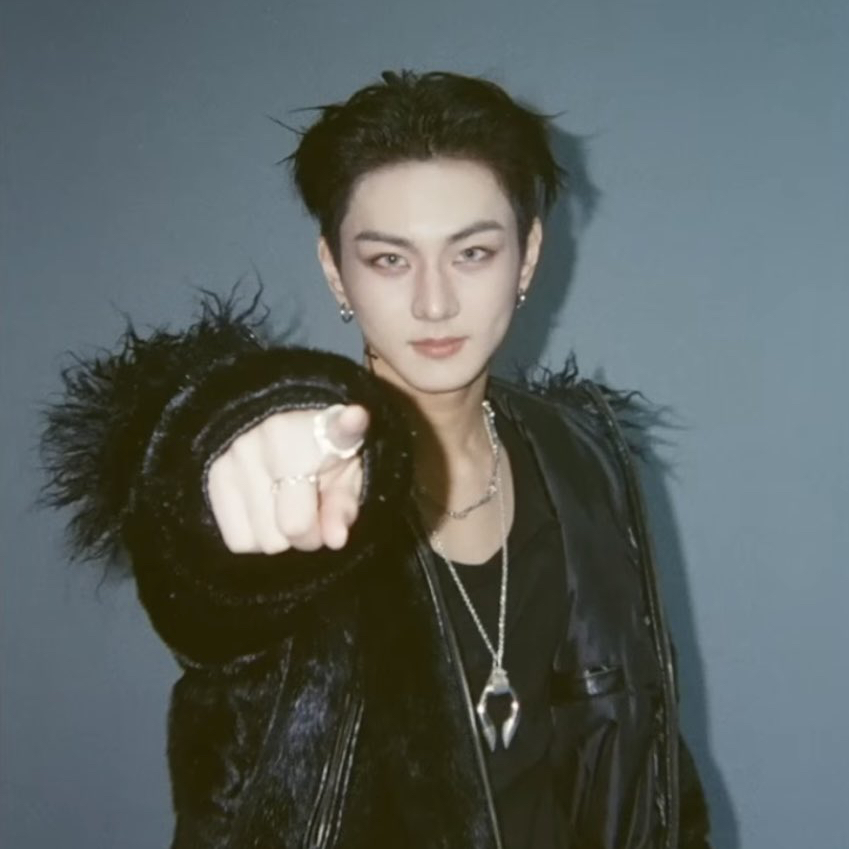 Latest photo of Jungwon (ENHYPEN)