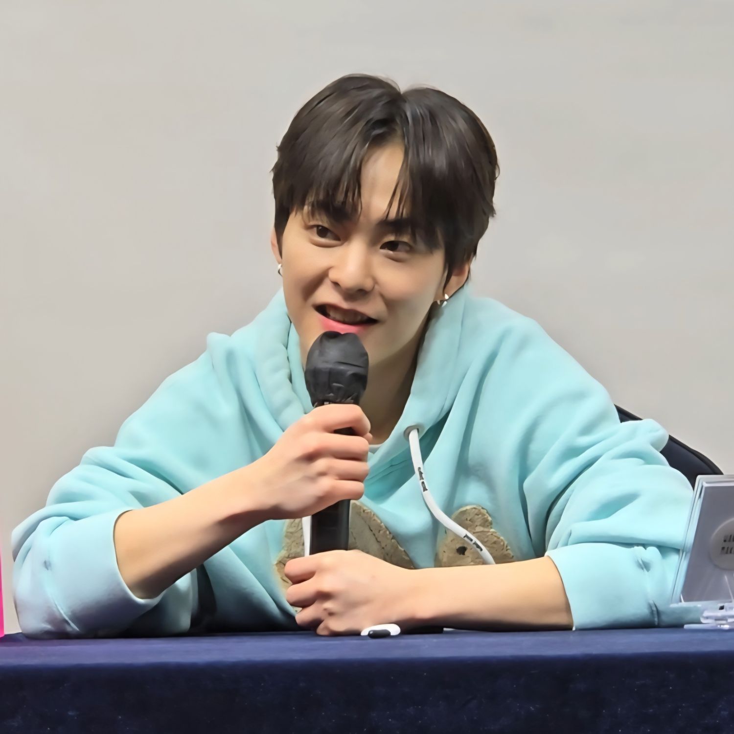 Xiumin (EXO)的幕後花絮