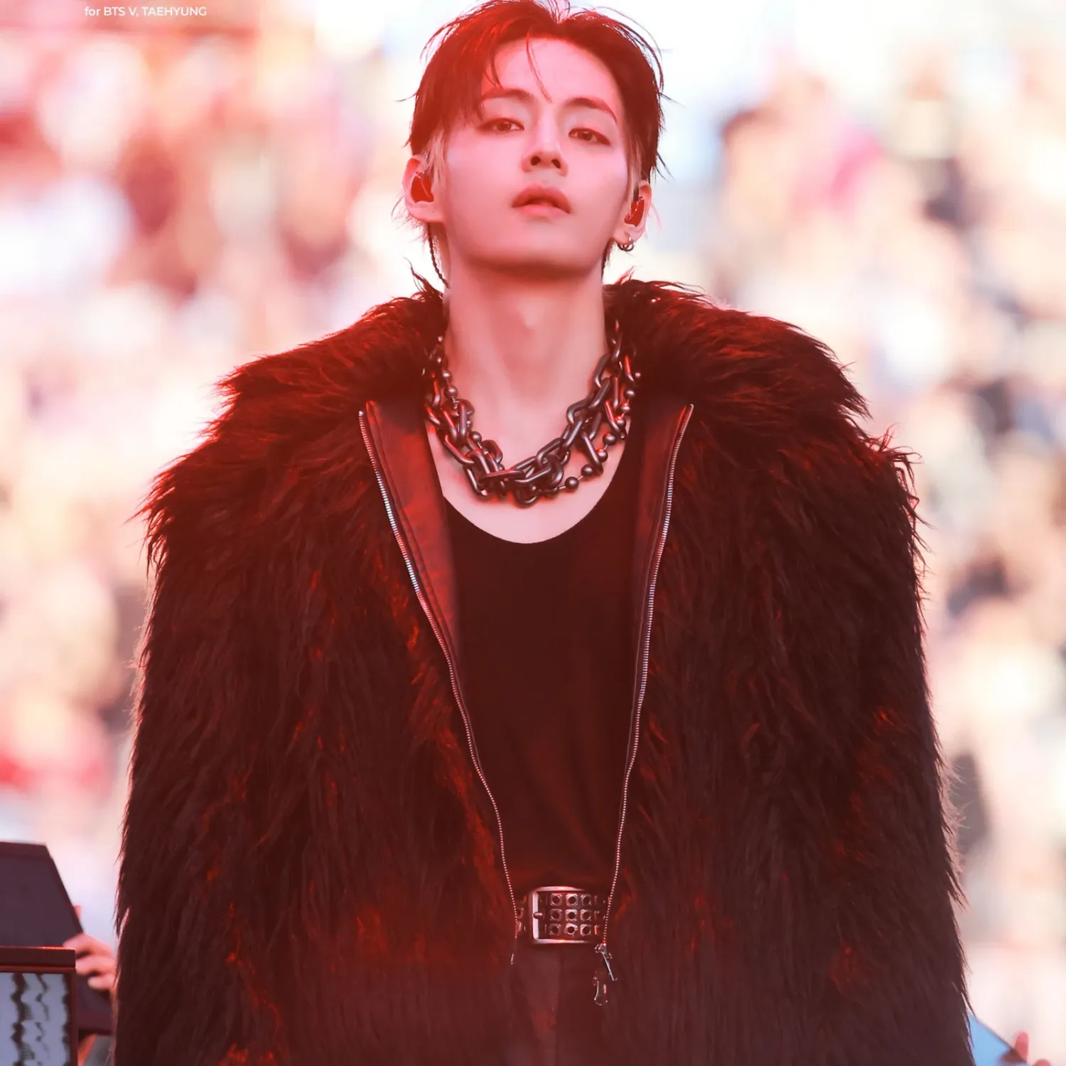 Behind-the-scenes cut of V (BTS)