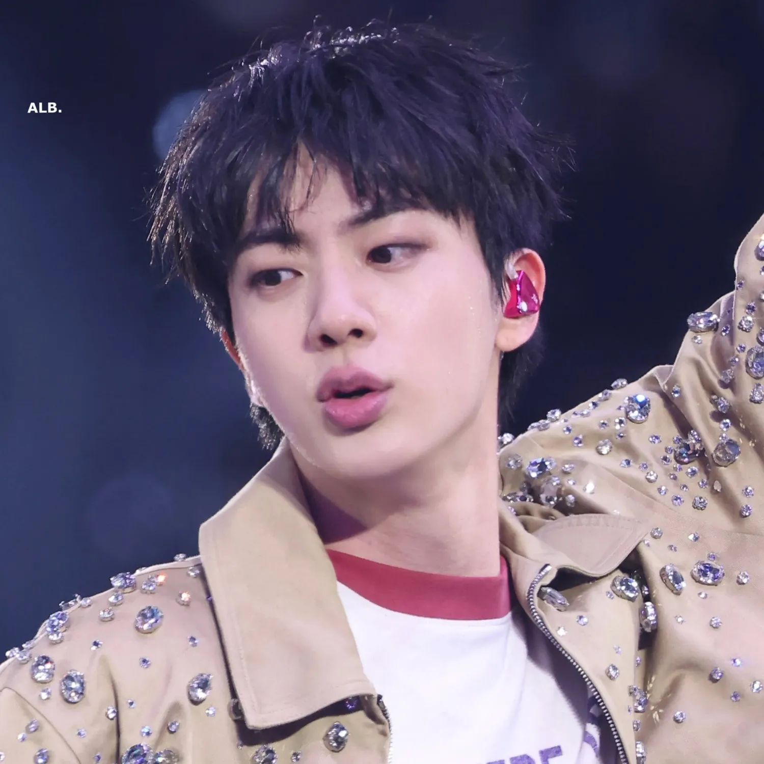 Foto aktivitas terbaru Jin (BTS)