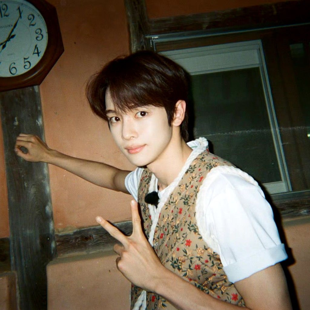Latest photo of Sungchan (RIIZE)
