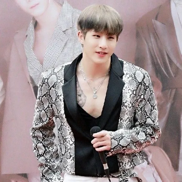 Latest photo of Jinjin (ASTRO)