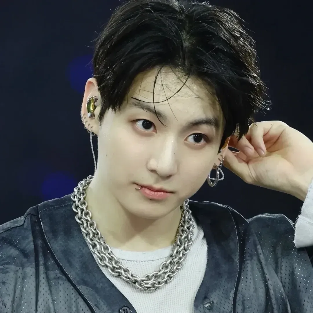 Foto aktivitas terbaru Jungkook (BTS)