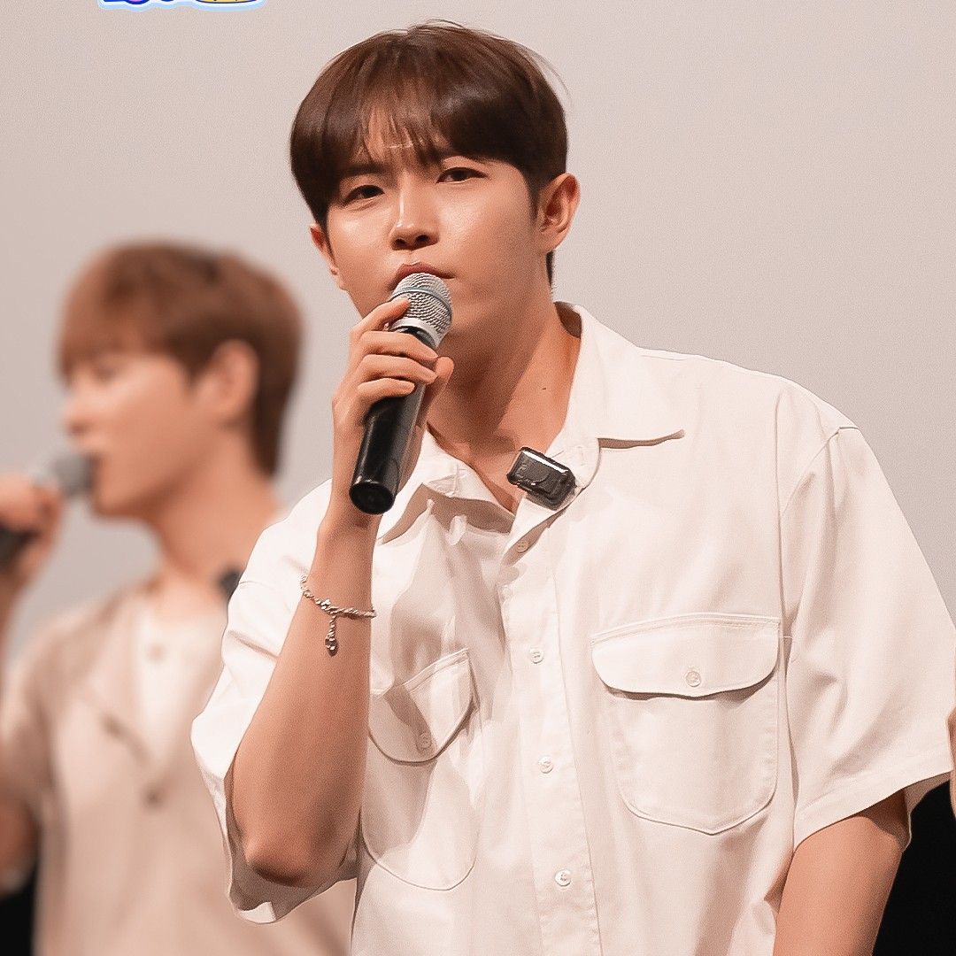 Momen yang diabadikan oleh penggemar Kim Jaehwan