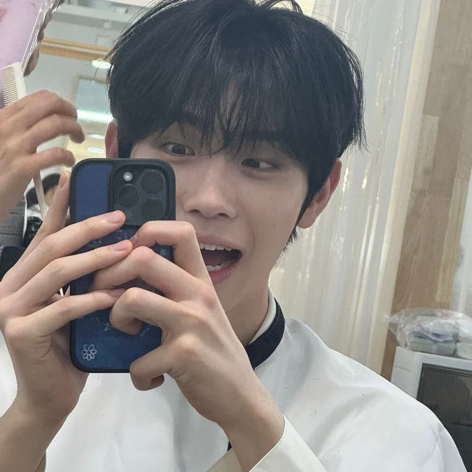 Recent activity shot of Kim Taerae (ZEROBASEONE)