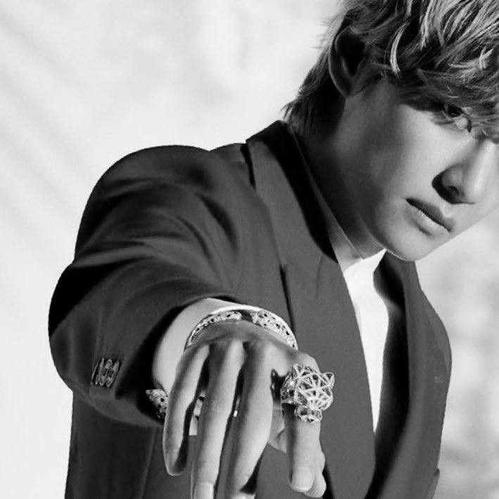 뷔 (방탄소년단) 최근 활동샷