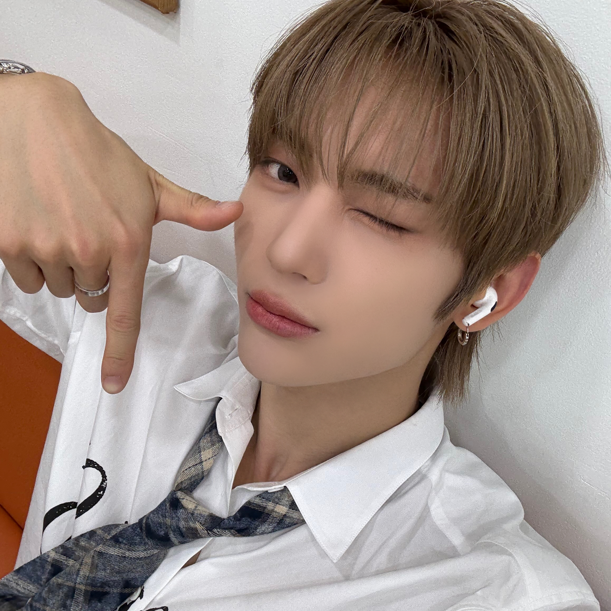 Behind-the-scenes cut of Siyun (NOWZ)