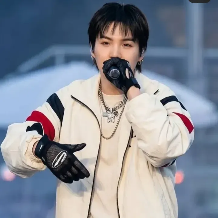 Potret di balik layar SUGA (BTS)