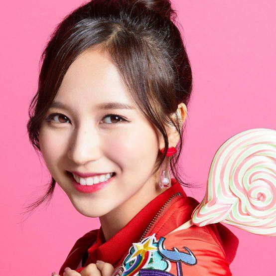 Foto aktivitas terbaru Mina (TWICE)