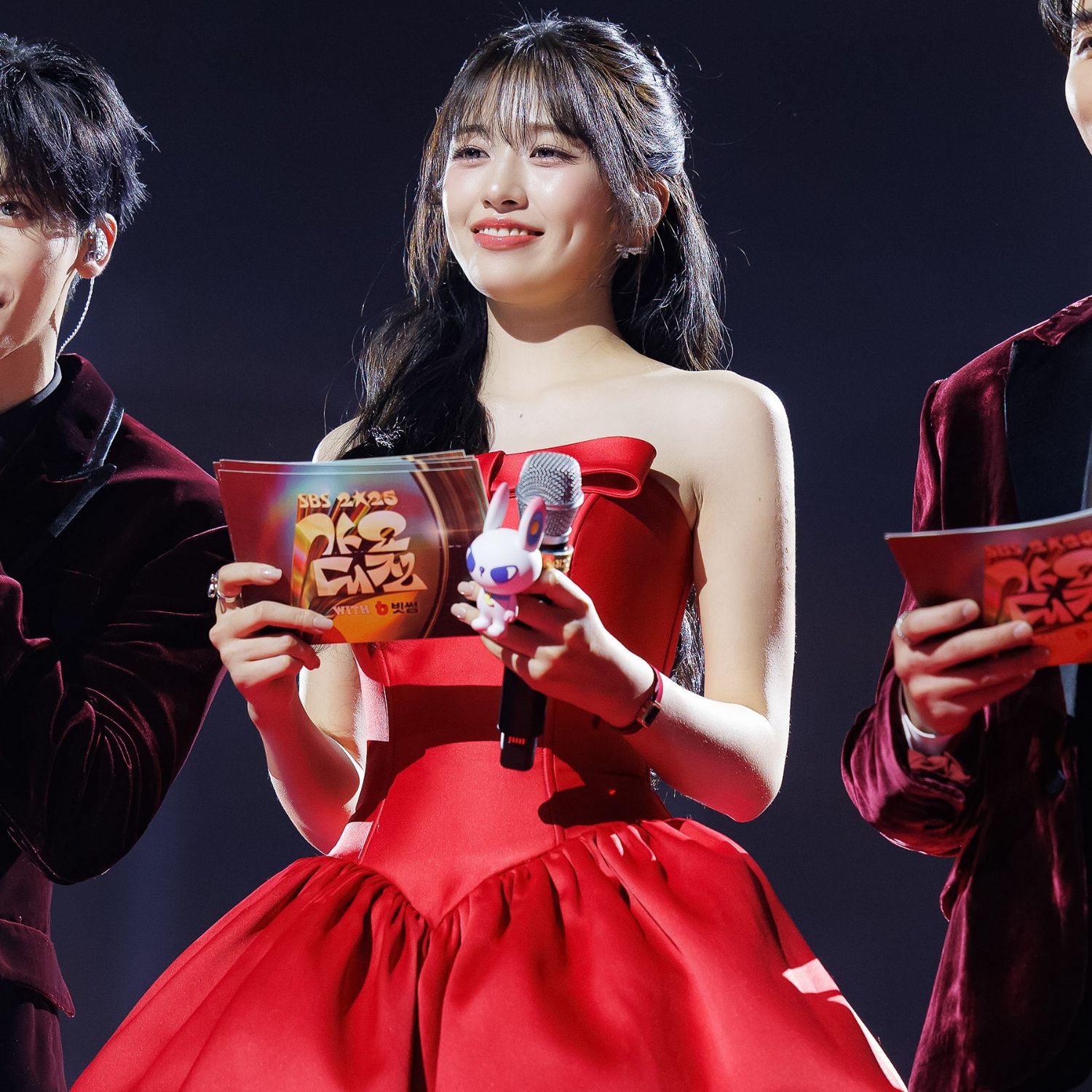 アン・ユジン (IVE)の舞台裏ショット