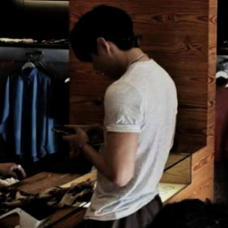 V (BTS)の舞台裏ショット