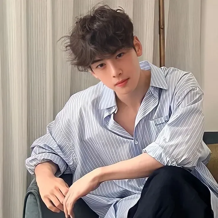 Recent activity shot of Eunwoo (ASTRO)