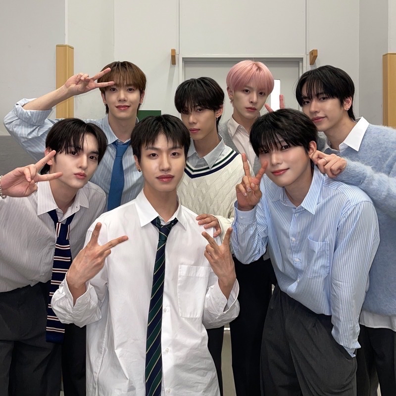 Behind-the-scenes cut of n.SSign