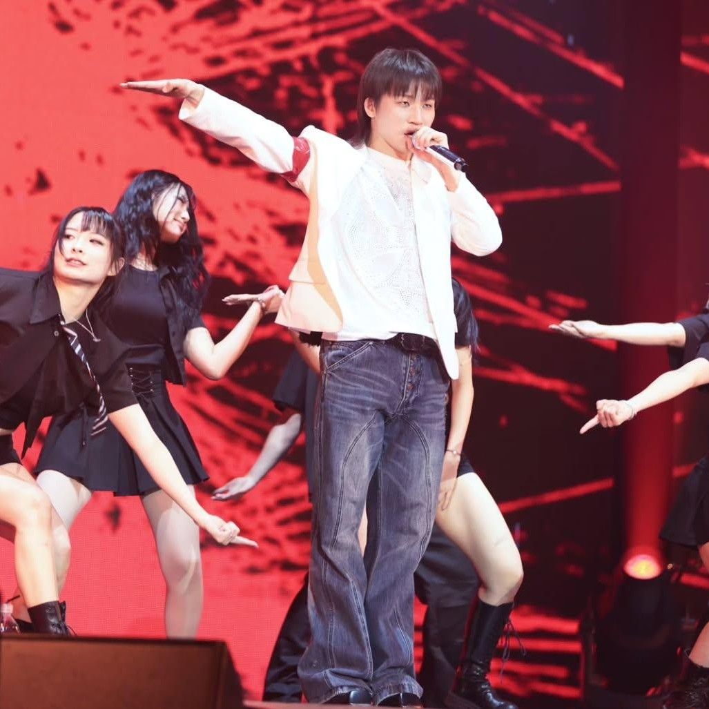 大声 (BIGBANG)的最新照片