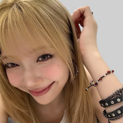 Latest photo of Mayuka (NiziU)