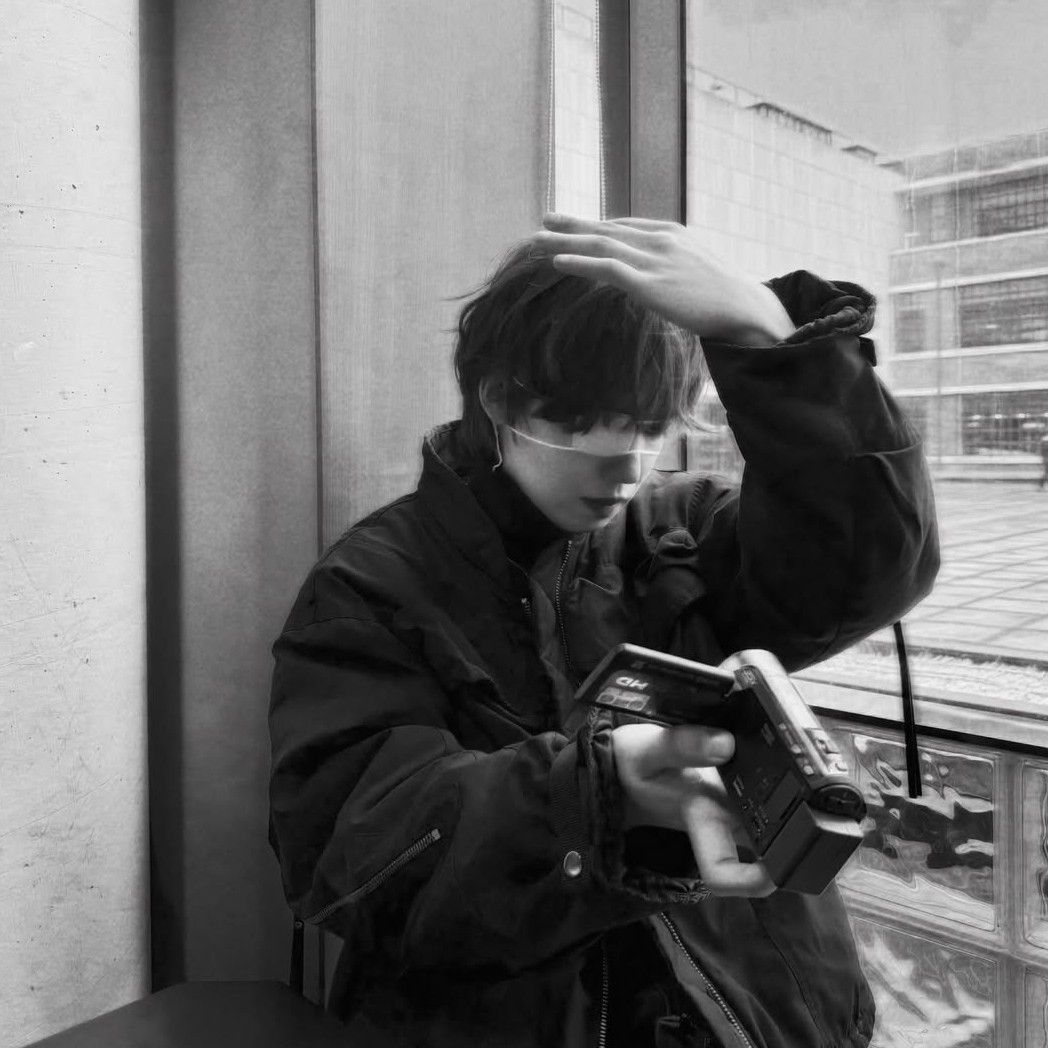 Behind-the-scenes cut of Lim Youngmin