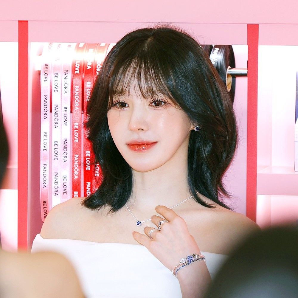 Behind-the-scenes cut of Wendy (Red Velvet)
