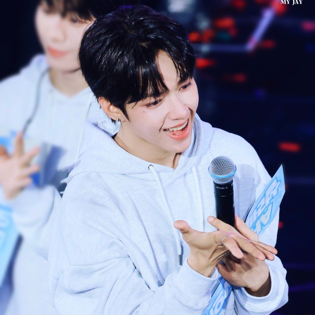 Latest photo of JL (AHOF)