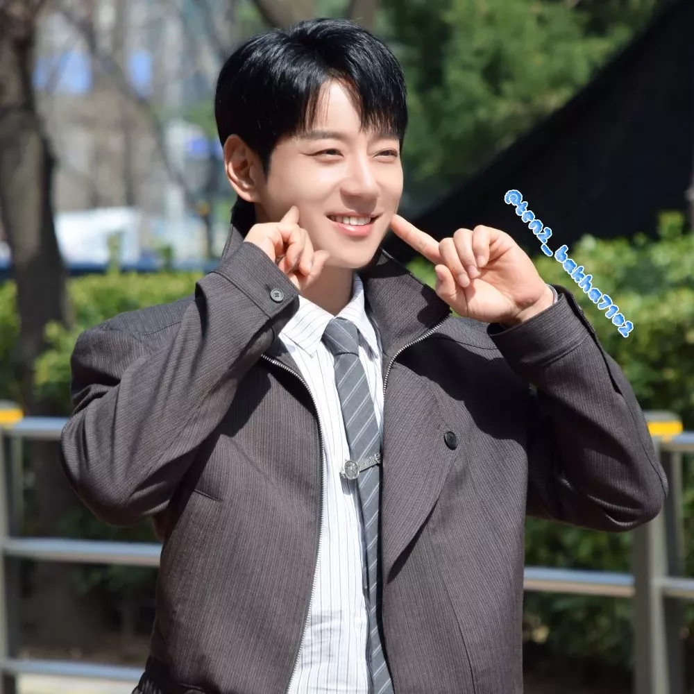 Behind-the-scenes cut of Hwang Chiyeol