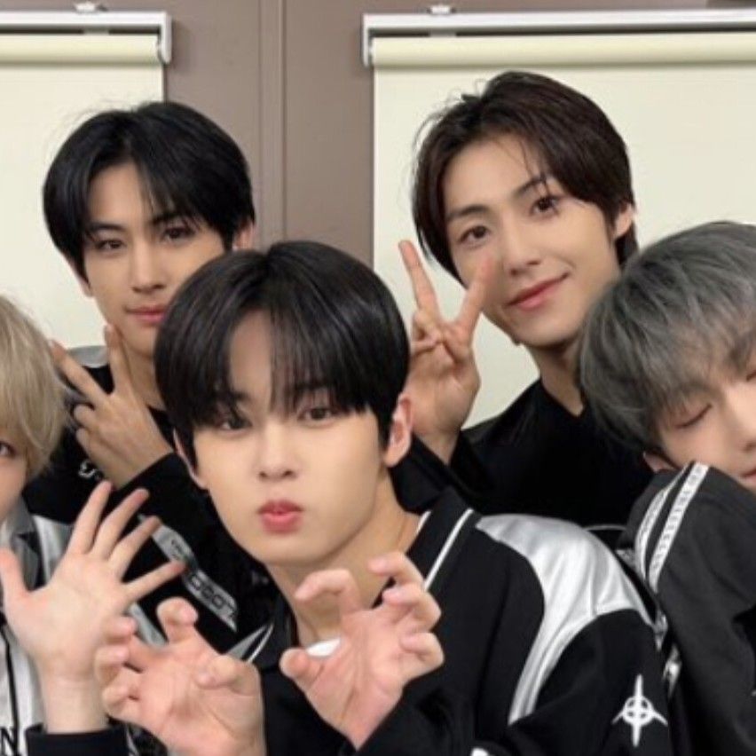 A moment captured by YOUNITE's fan