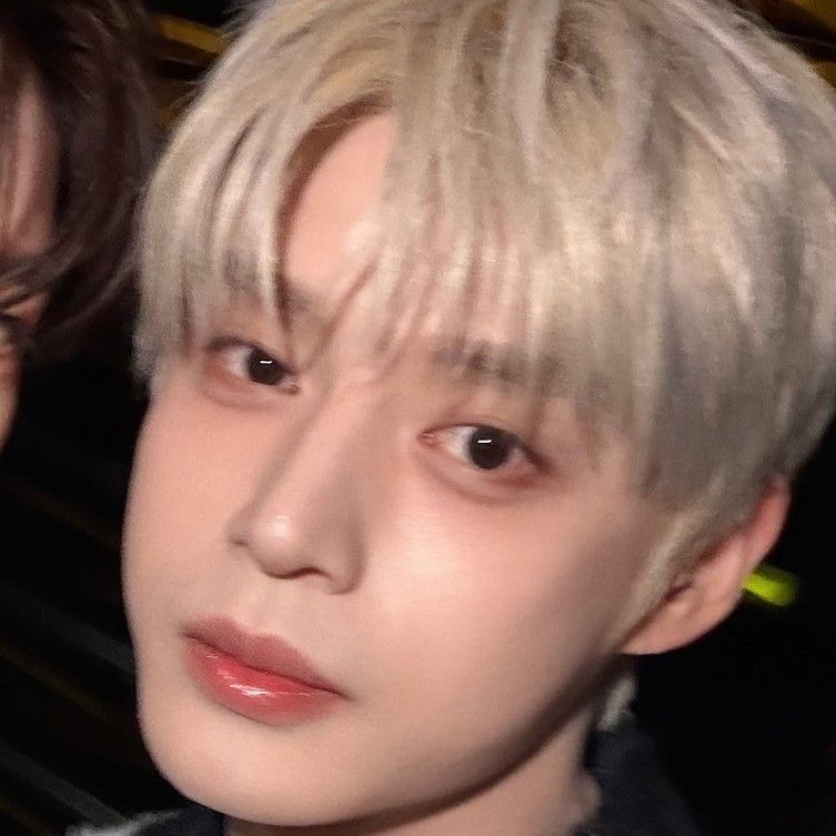 金地雄 (ZEROBASEONE)的幕後花絮