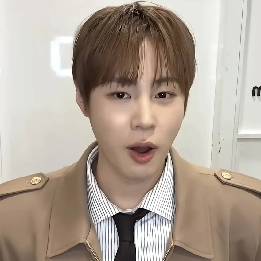 Behind-the-scenes cut of Ha Sungwoon