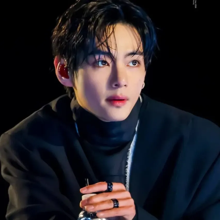 뷔 (방탄소년단) 최근 활동샷