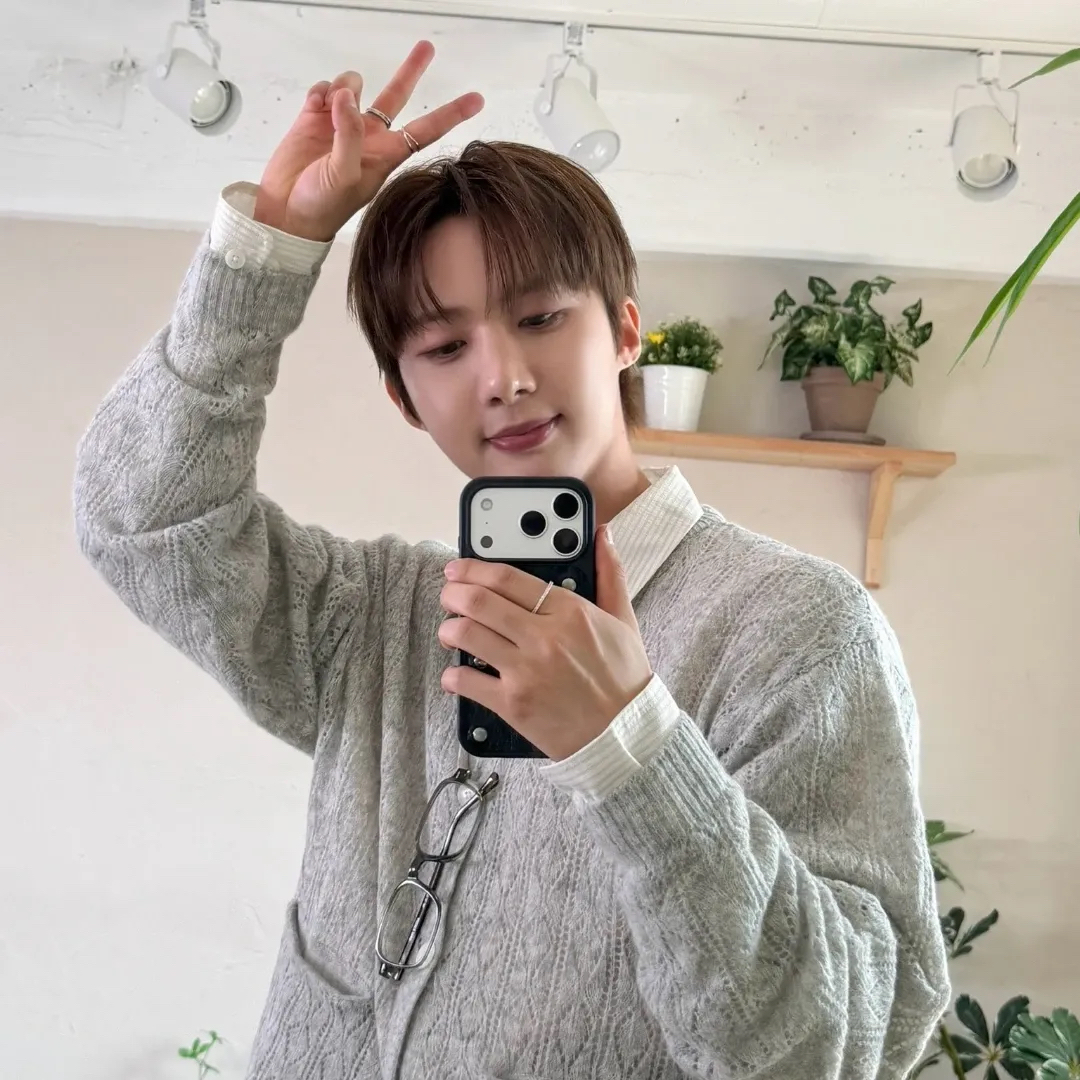 Recent activity shot of Hui (PENTAGON)