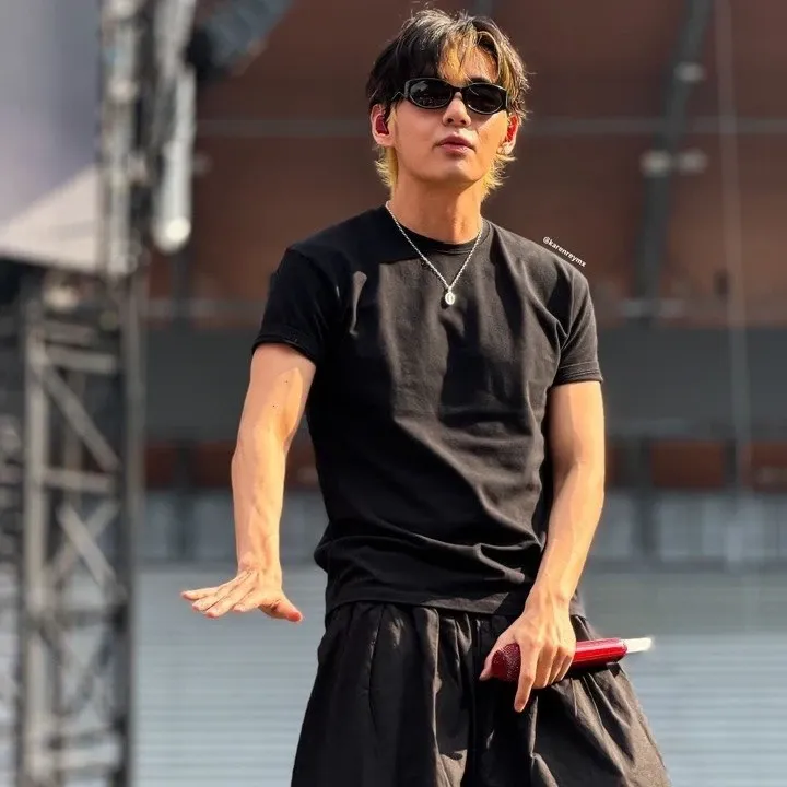 Foto aktivitas terbaru V (BTS)