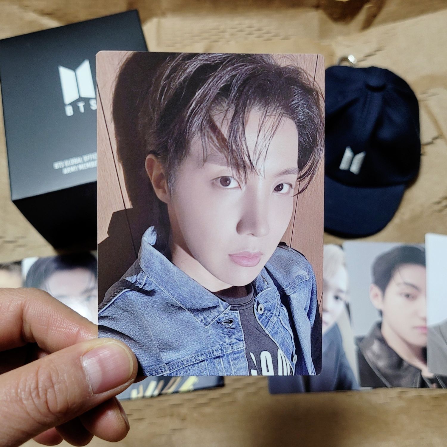 Foto aktivitas terbaru j-hope (BTS)