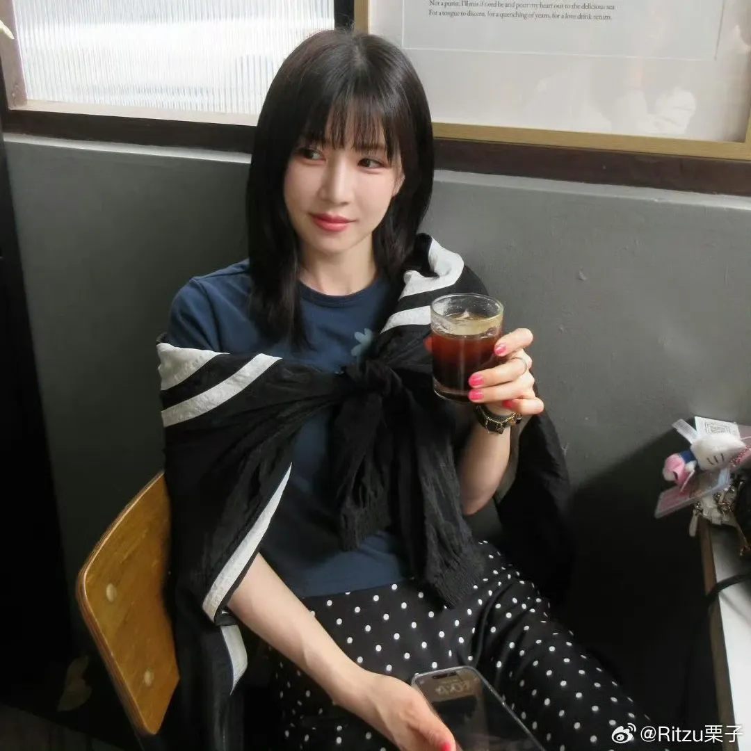 Recent activity shot of Park Chorong (Apink)