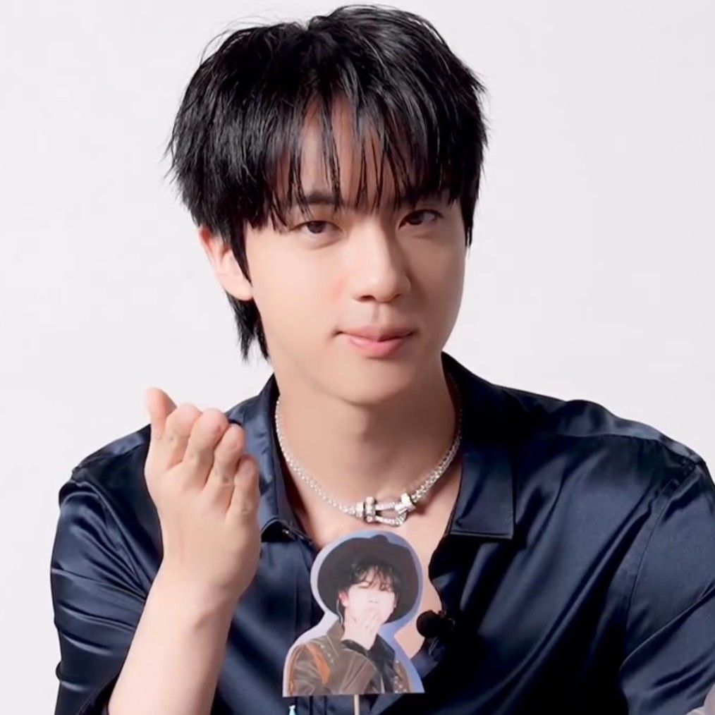 Foto aktivitas terbaru Jin (BTS)