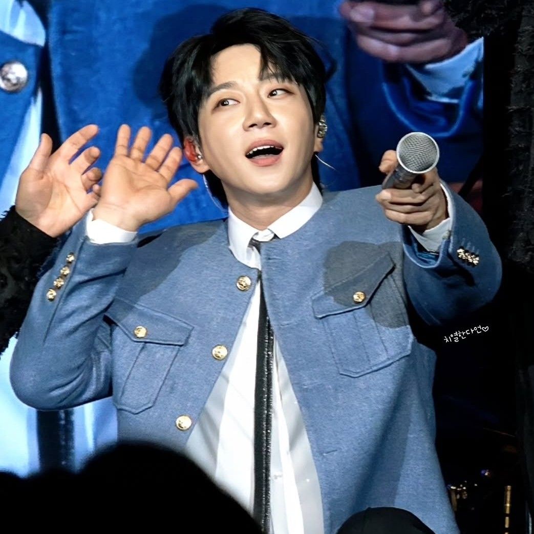 Recent activity shot of Hwang Chiyeol